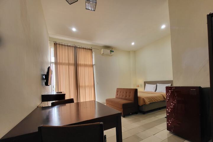 Room 6 of 12
