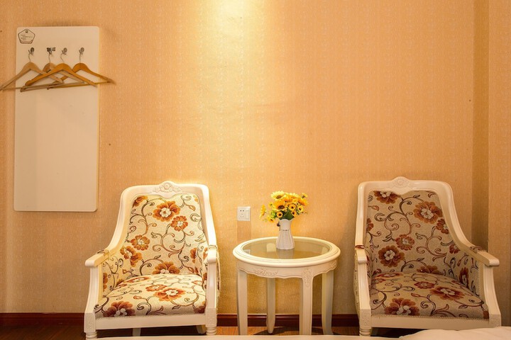 Room 18 of 22