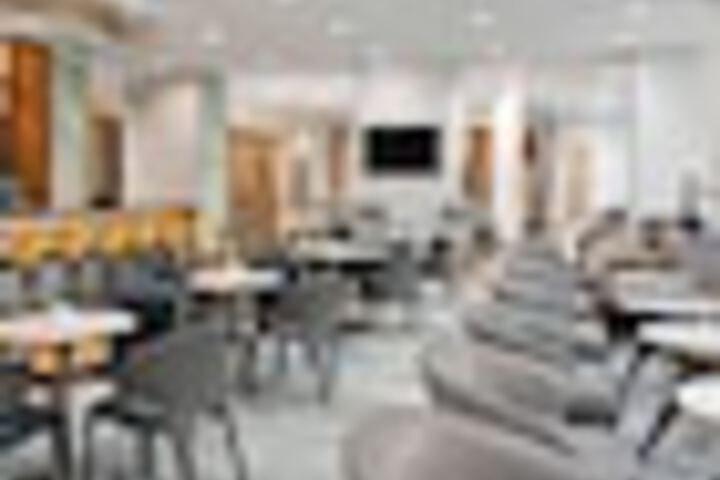 Lounge 98 of 123
