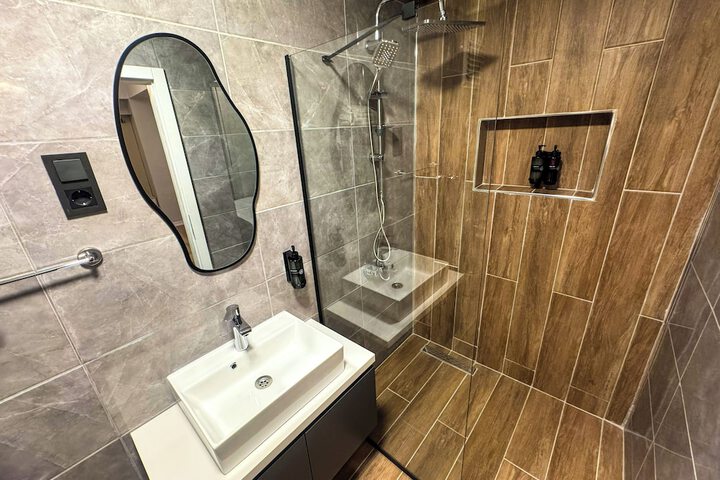 Room 15 of 21