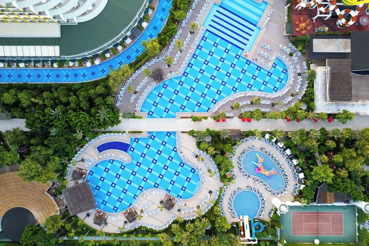 Hotel Pool