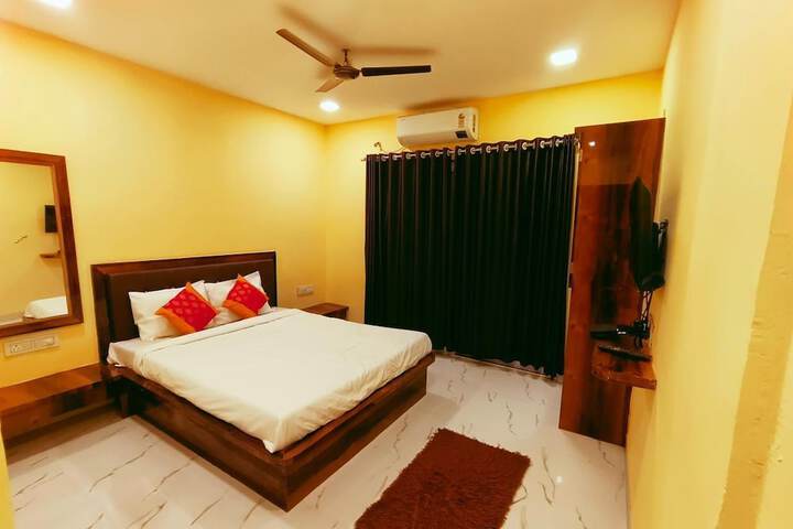 Room 6 of 16