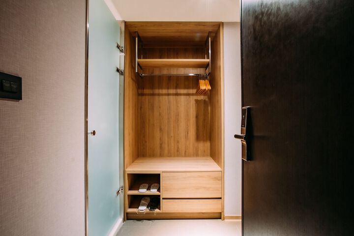 Room 65 of 210