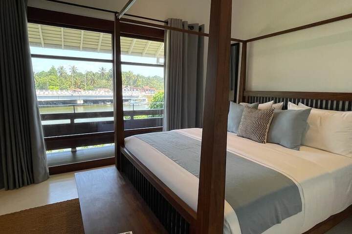 Room 2 of 18