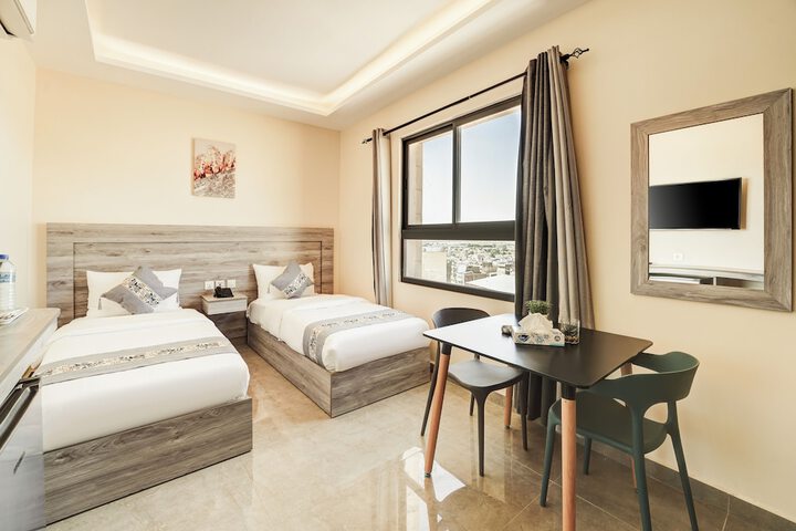 Room 25 of 34