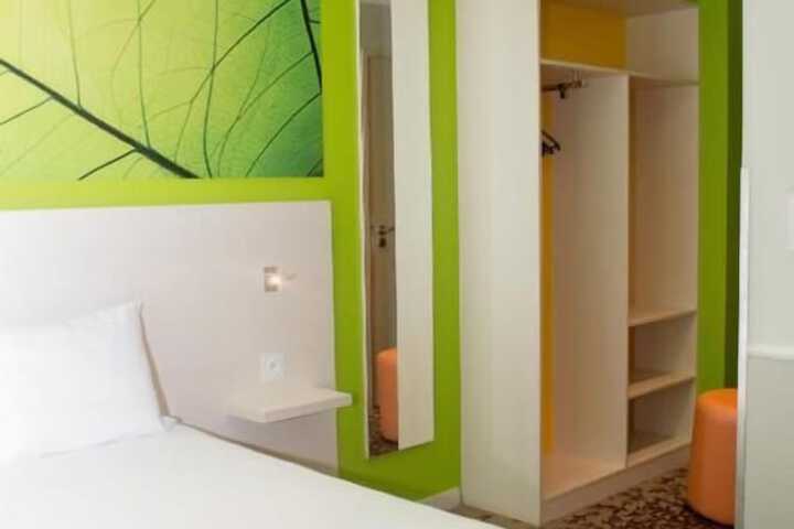 Room 18 of 78