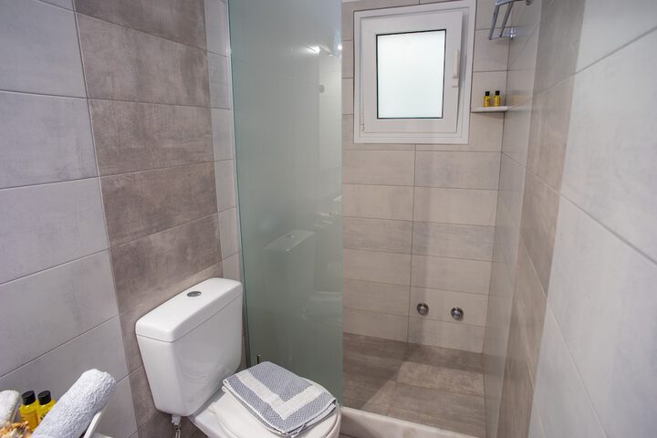 Room 100 of 165