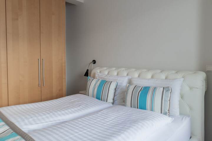 Room 10 of 83