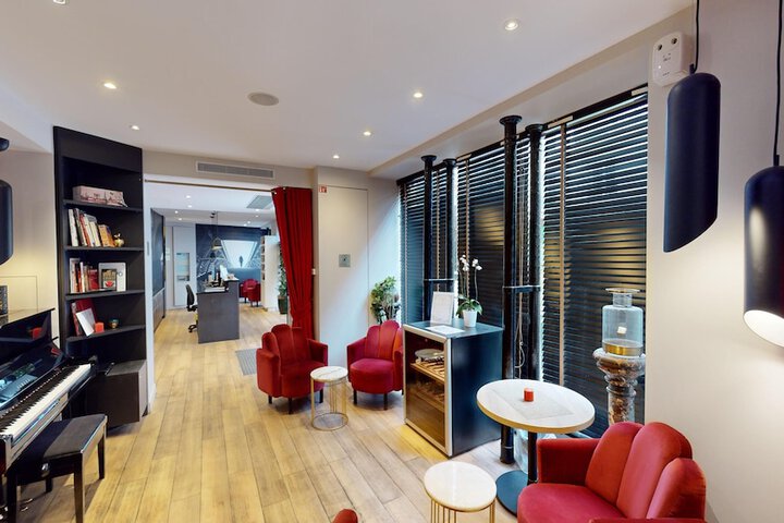 Entrance & Lobby