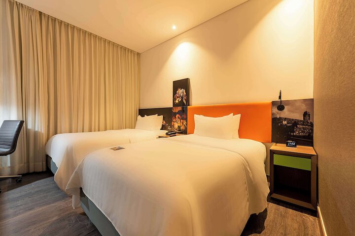 Room 27 of 95