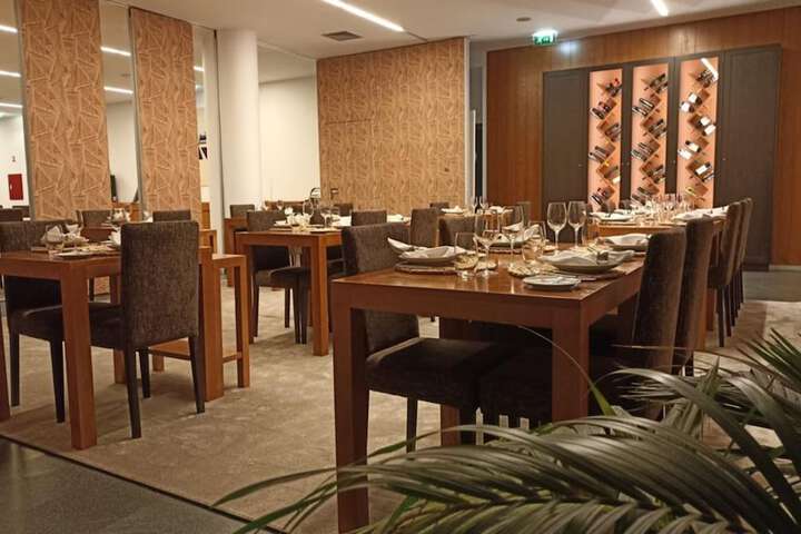 Dining 63 of 98