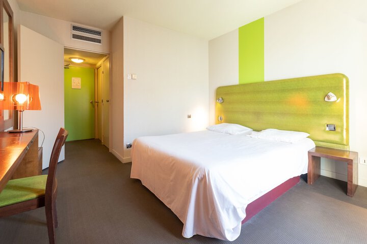Room 8 of 59
