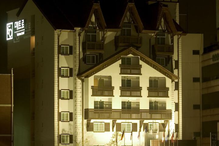 Front of property - evening/night