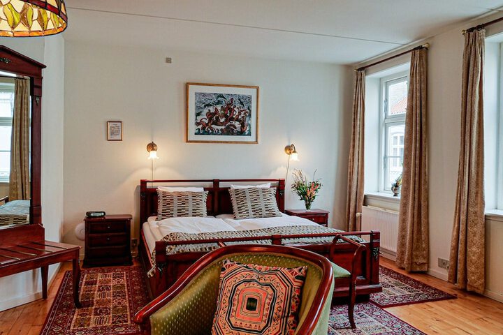 Room 34 of 214