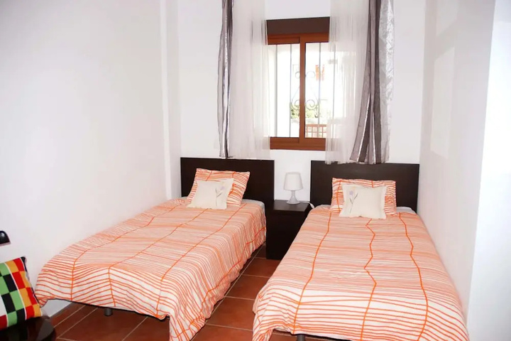 Room 4 of 11