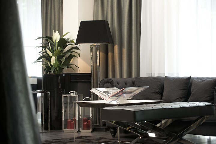 Entrance & Lobby