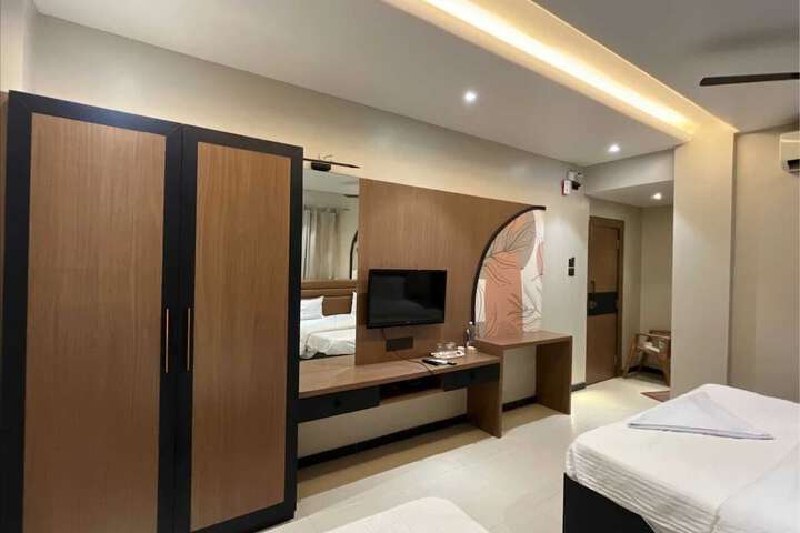 Room 10 of 18