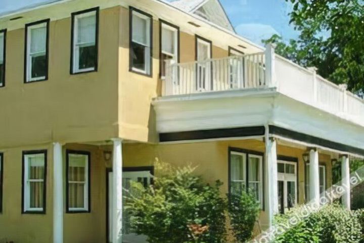 Photo of King William Manor