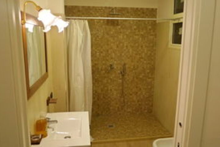 Room 5 of 25