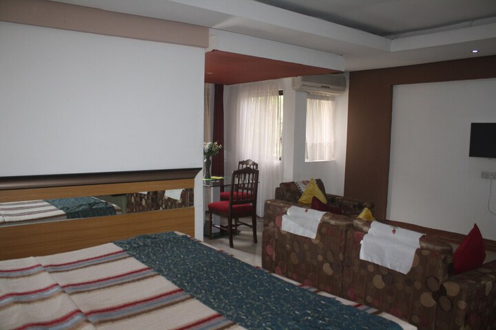 Room 7 of 27