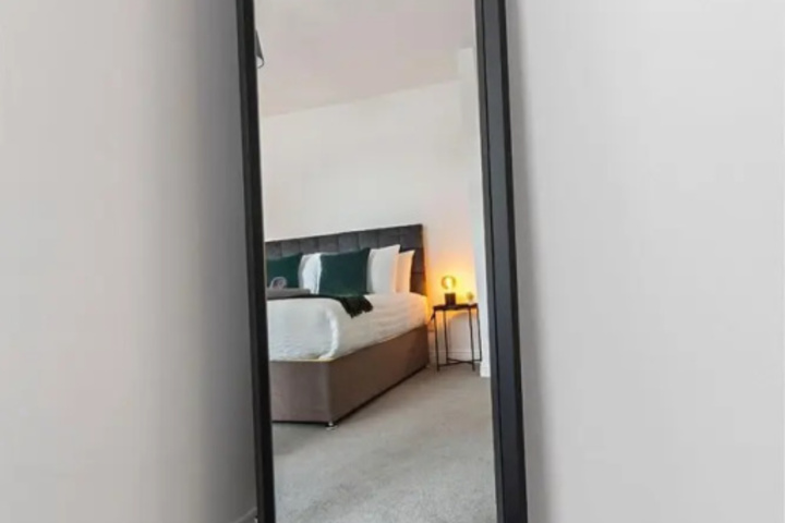 Room 6 of 18