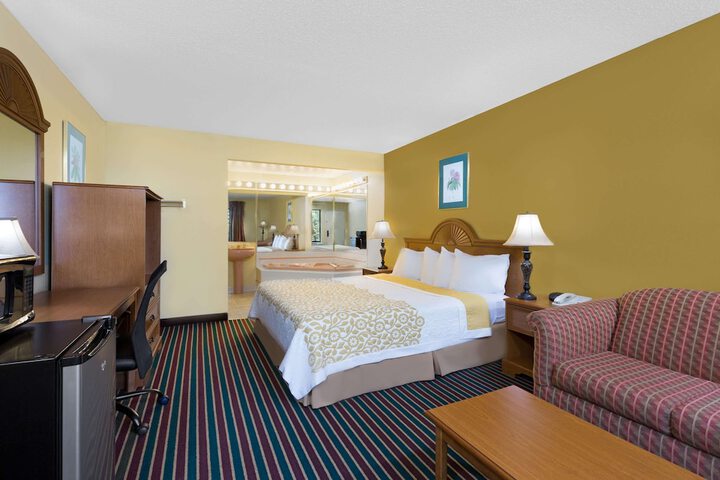 1 King Bed (10 of 13)