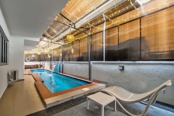 Pool 14 of 26