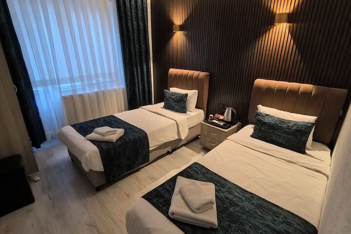 Room 6 of 19