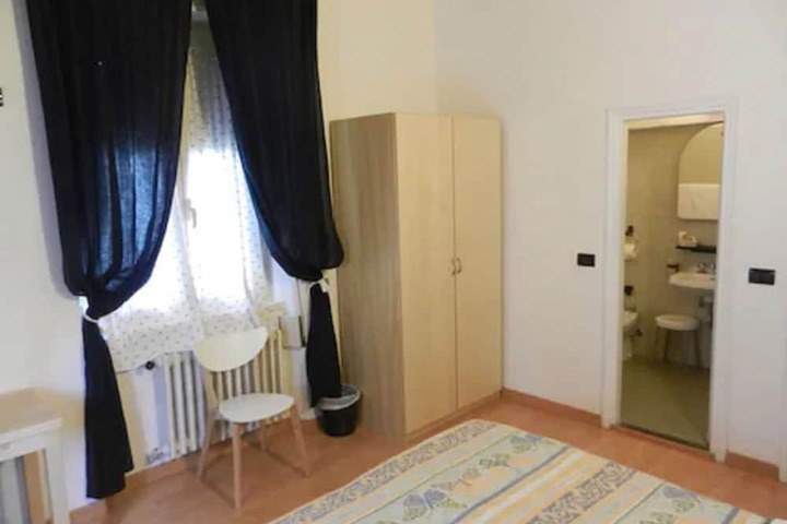 Room 6 of 31