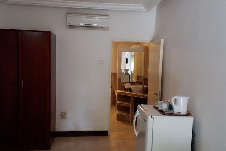 Room 7 of 33