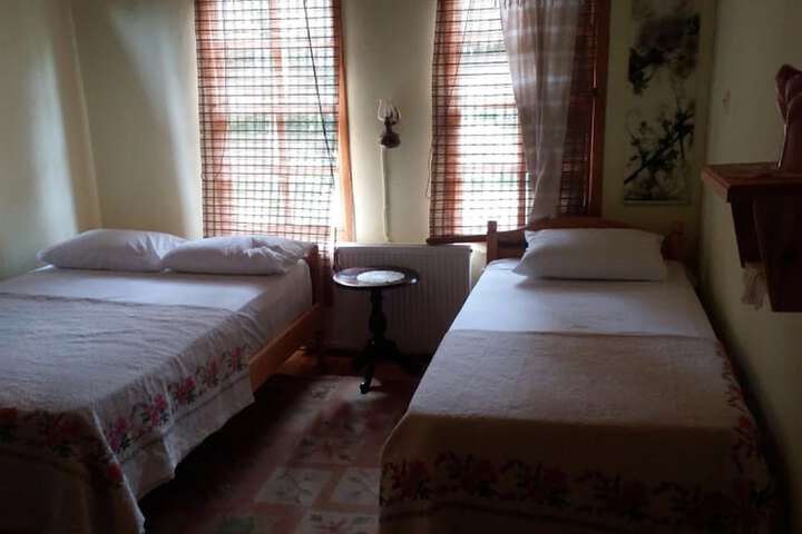 Room 10 of 12