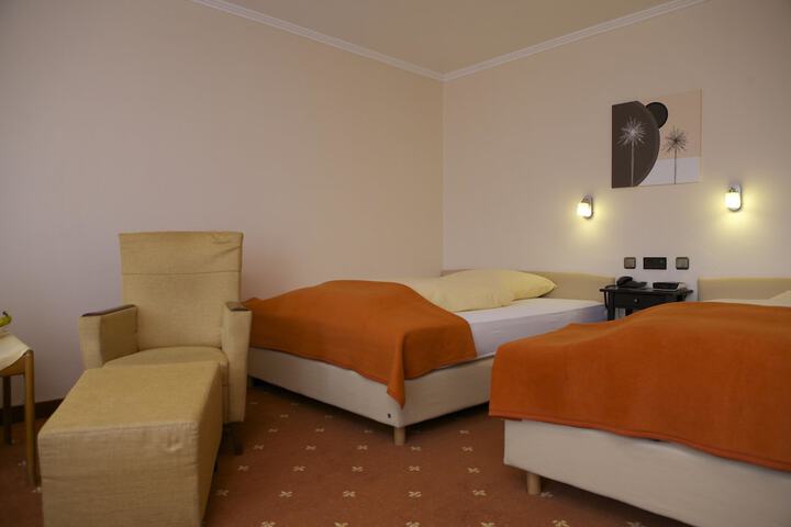 Room 4 of 35