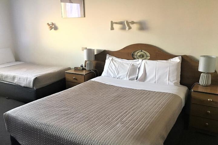 Room 5 of 32