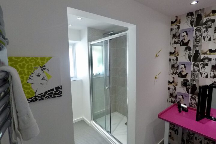 Room 6 of 10