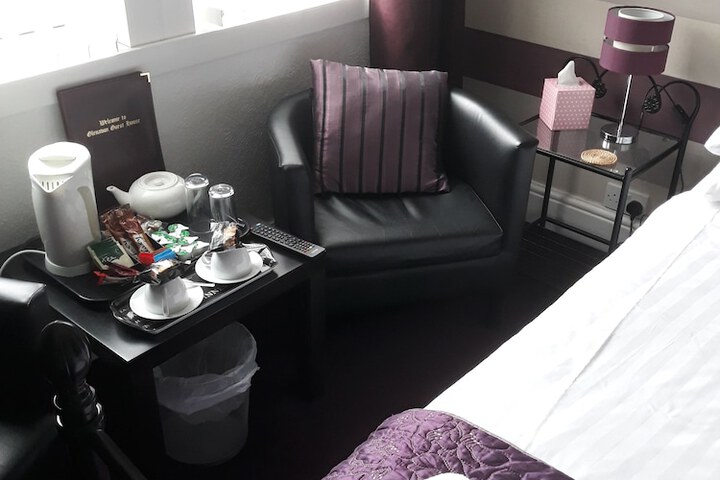 Room 10 of 16