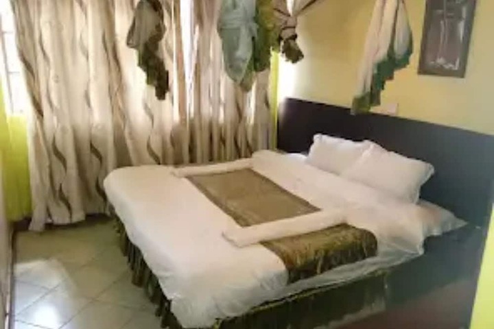 Room 3 of 44