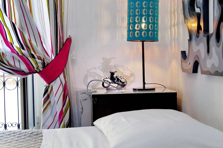 Room 16 of 42