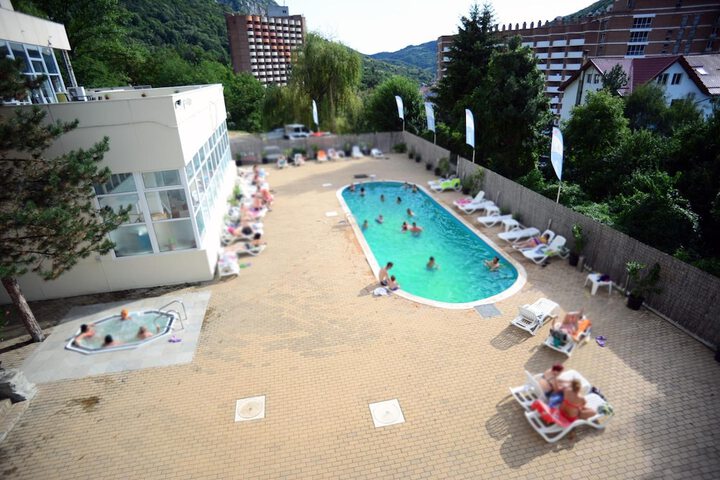 Pool 28 of 58