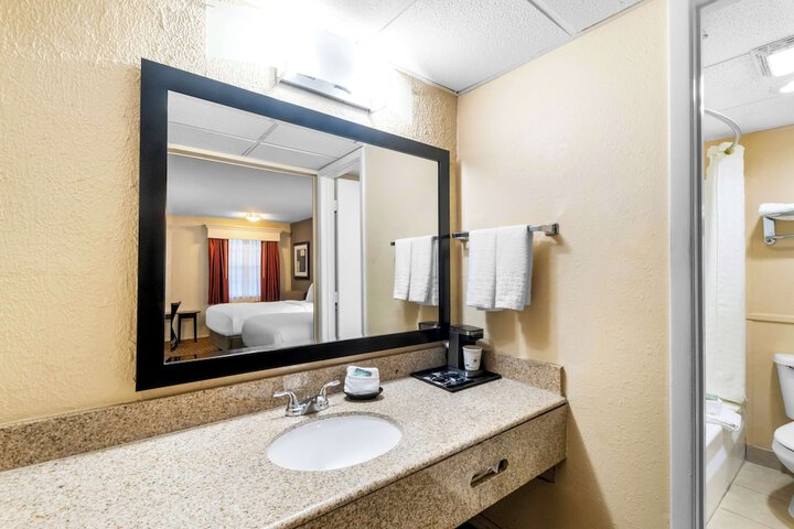 2 Double Beds Microwave and Refrigerator WiFi Full Breakfast (7 of 8)