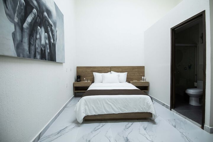 Room 9 of 23