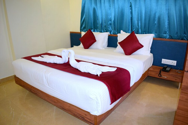 Room 10 of 16