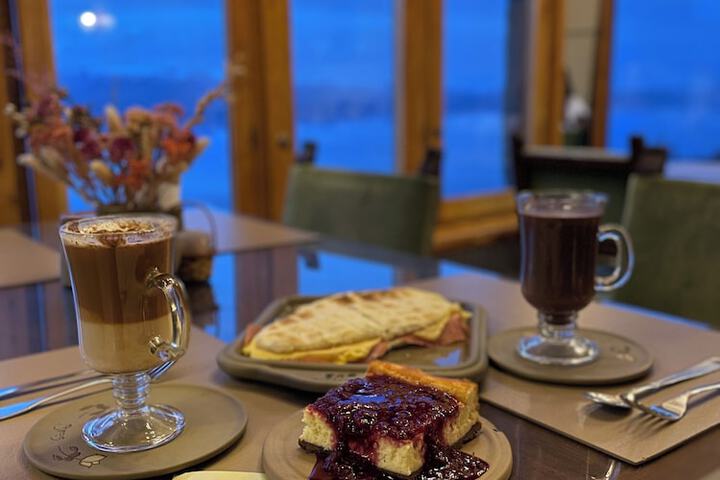 Dining 30 of 48