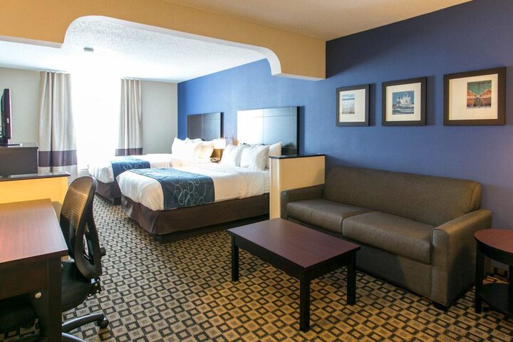 1 King Bed Suite (2 of 9)