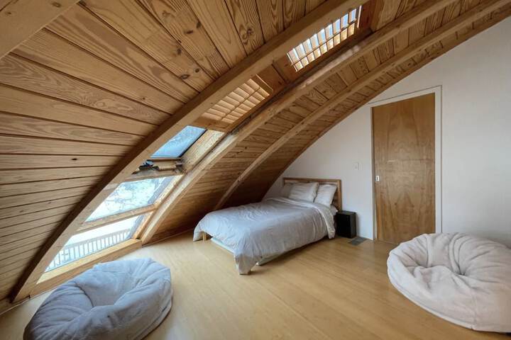 Room 9 of 36
