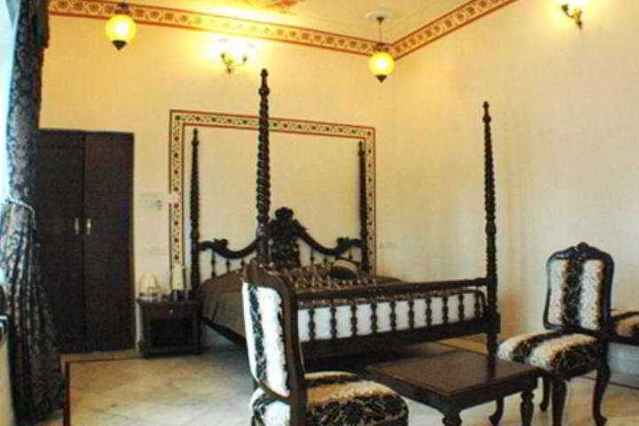 Room 4 of 5