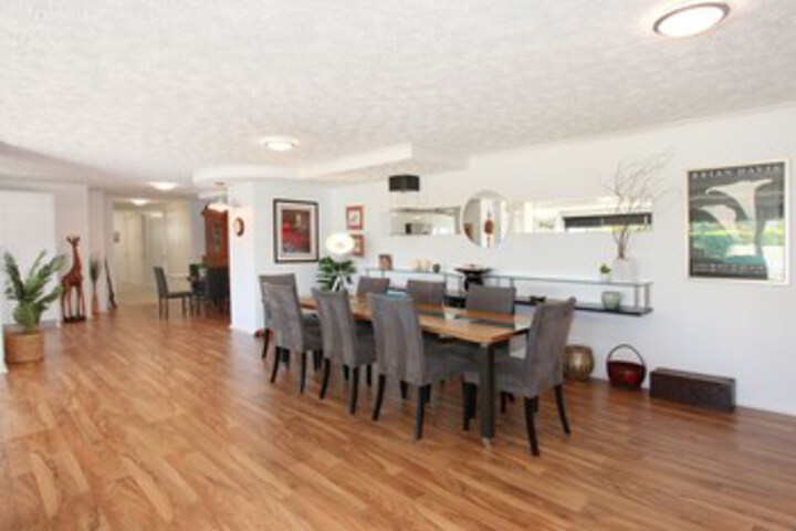 Room 4 of 18