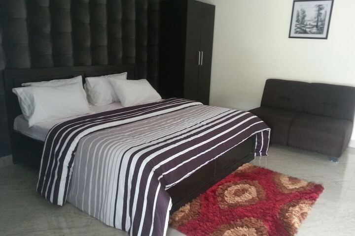 Room 9 of 12