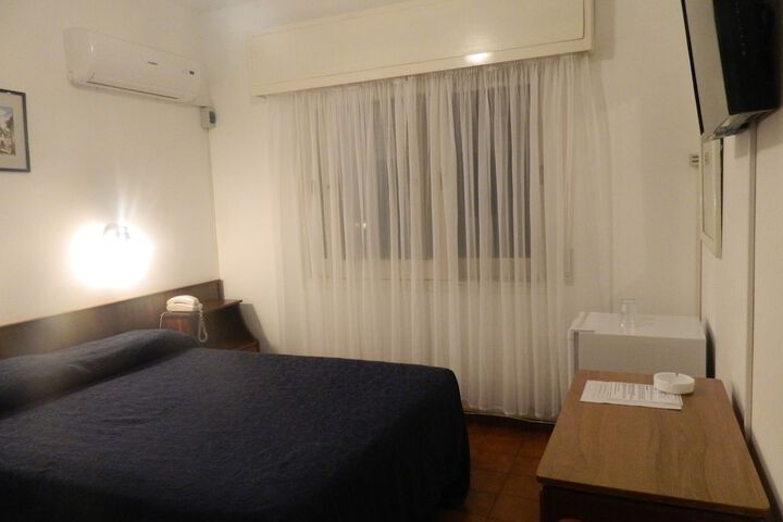 Room 4 of 27