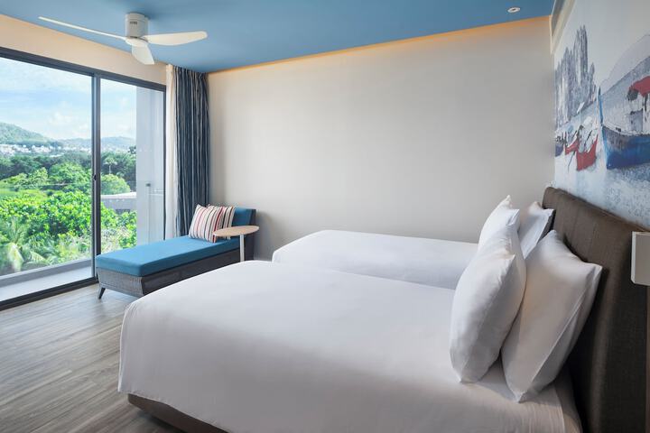 Room 44 of 175