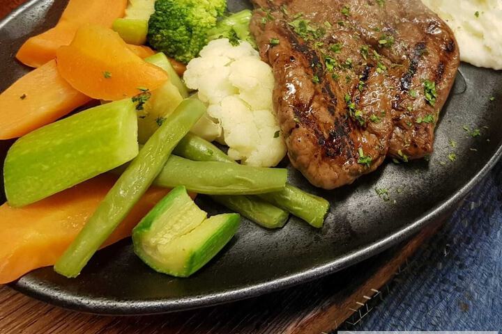 Dining 30 of 48